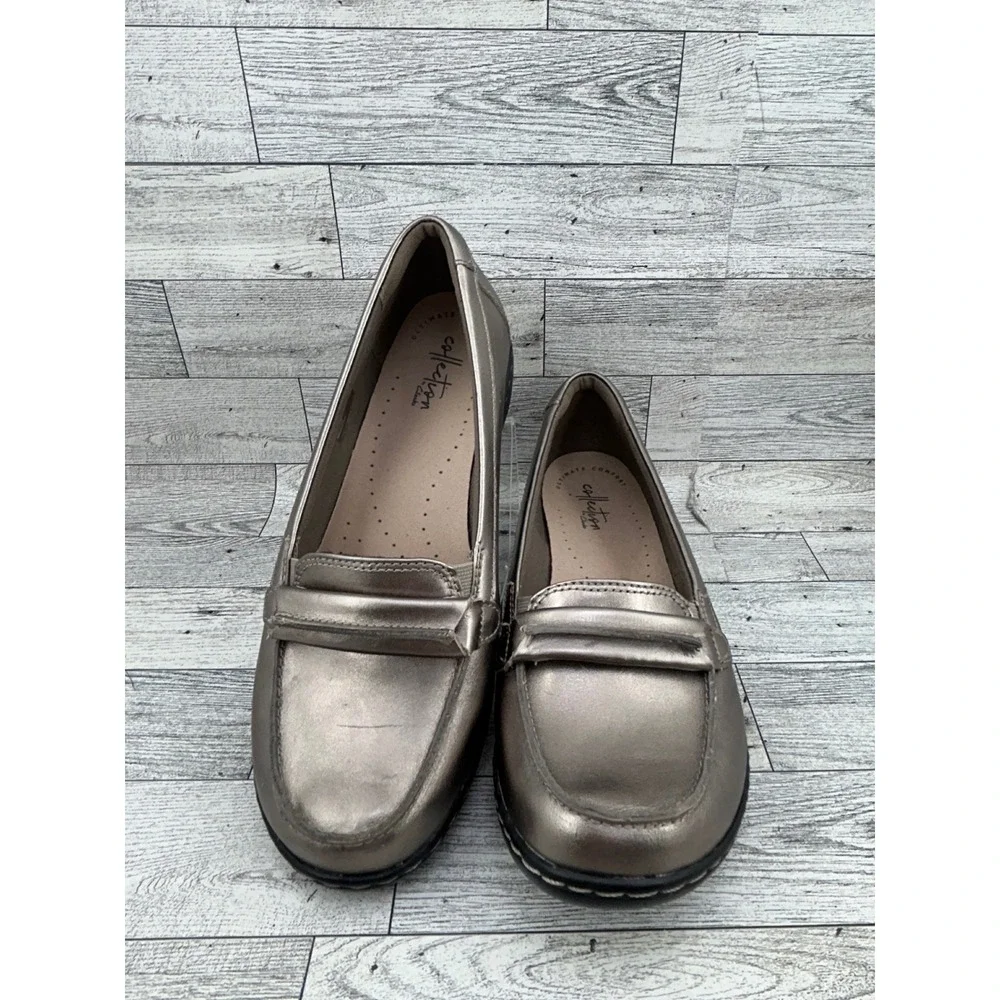 Clarks Collection Ultimate Comfort Women Sz 8M Penny Loafers Metallic Pewter